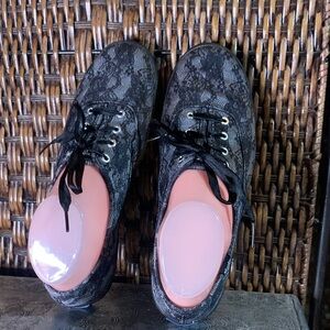 Keds Lace Look Low Tops Size 8.5